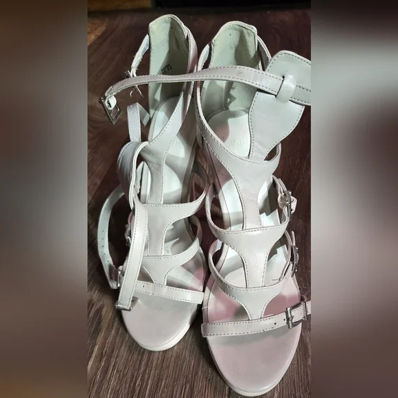 Beau & Ashe sporty gladiator gray & white heels STUNNING  Sz7.5 - Picture 8 of 10